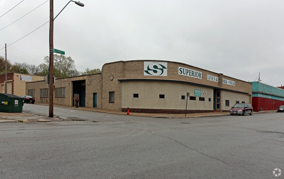 3000 Cherry & Holmes Properties - KC portefeuille de 6 propriétés à vendre sur LoopNet.ca - Photo du bâtiment - Image 3 de 6