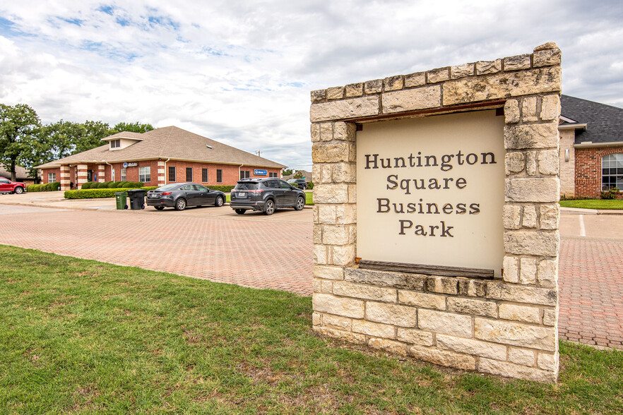 9289 Huntington Sq, North Richland Hills, TX for lease - Building Photo - Image 3 of 27