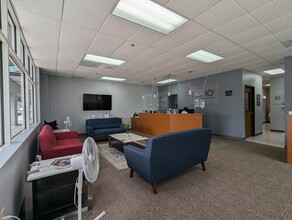 7127 W 95th St, Overland Park, KS for lease Interior Photo- Image 1 of 12