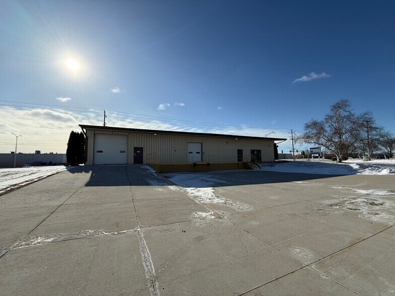 2810 N Roemer Rd, Appleton, WI à vendre - Photo principale - Image 2 de 8