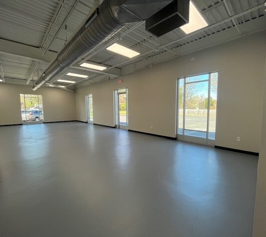 2221 N Center St, Hickory, NC à louer - Photo intérieure - Image 3 de 7