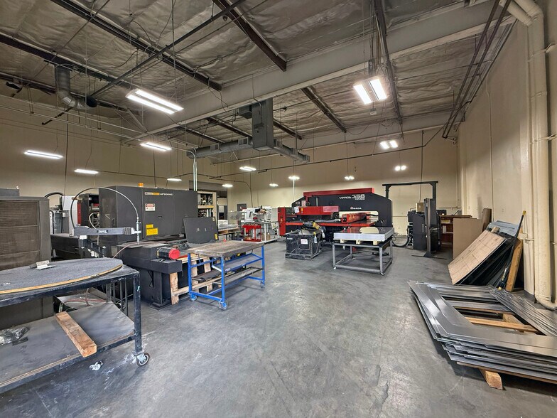 28258 Avenue Stanford, Valencia, CA à vendre - Photo du bâtiment - Image 2 de 18