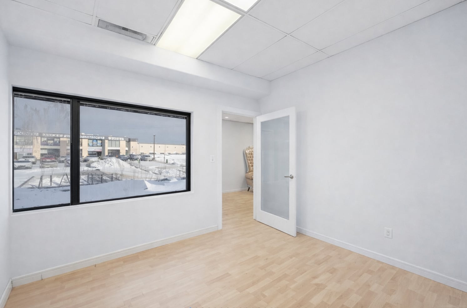 9241 34A Av NW, Edmonton, AB à louer Photo intérieure- Image 1 de 12