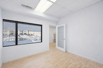 9241 34A Av NW, Edmonton, AB à louer Photo intérieure- Image 1 de 12