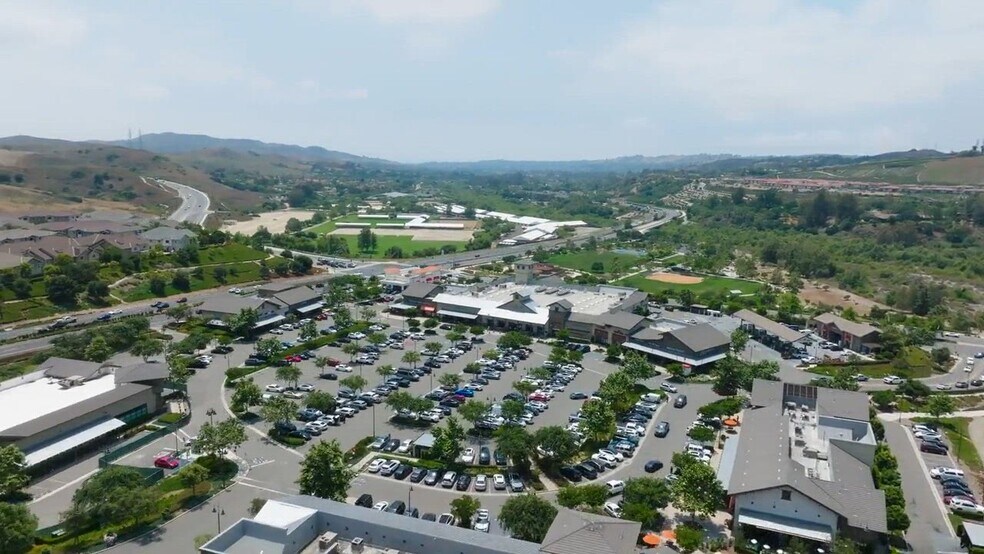 29851 Ortega Hwy, Mission Viejo, CA à louer - Vidéo sur l’inscription commerciale - Image 2 de 20