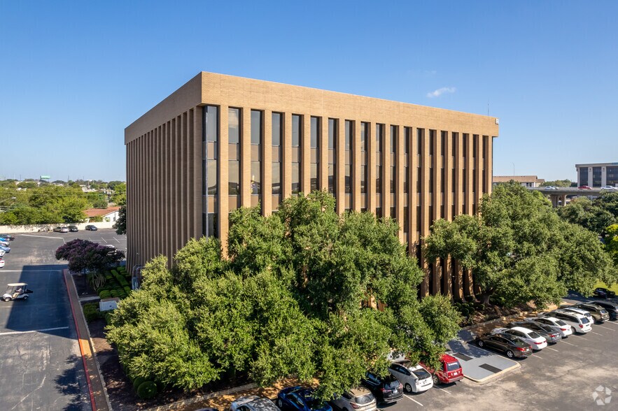 7600 Chevy Chase Dr, Austin, TX à louer - Photo du bâtiment - Image 1 de 7