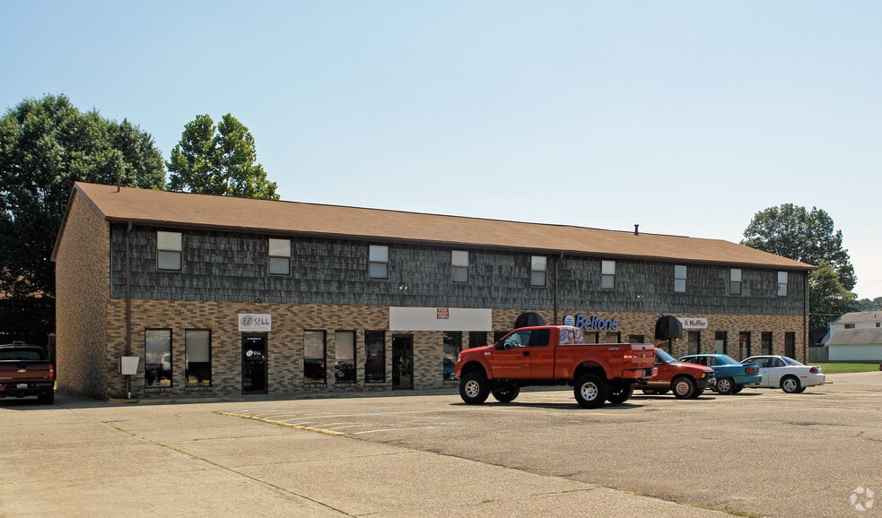 Southcrest Plaza portfolio of 4 properties for sale on LoopNet.ca - Primary Photo - Image 3 of 37