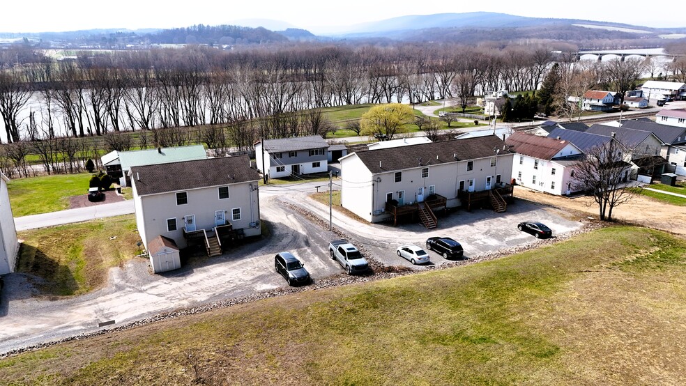 Fully Occupied Multi-Unit Property portfolio of 2 properties for sale on LoopNet.ca - Building Photo - Image 2 of 36
