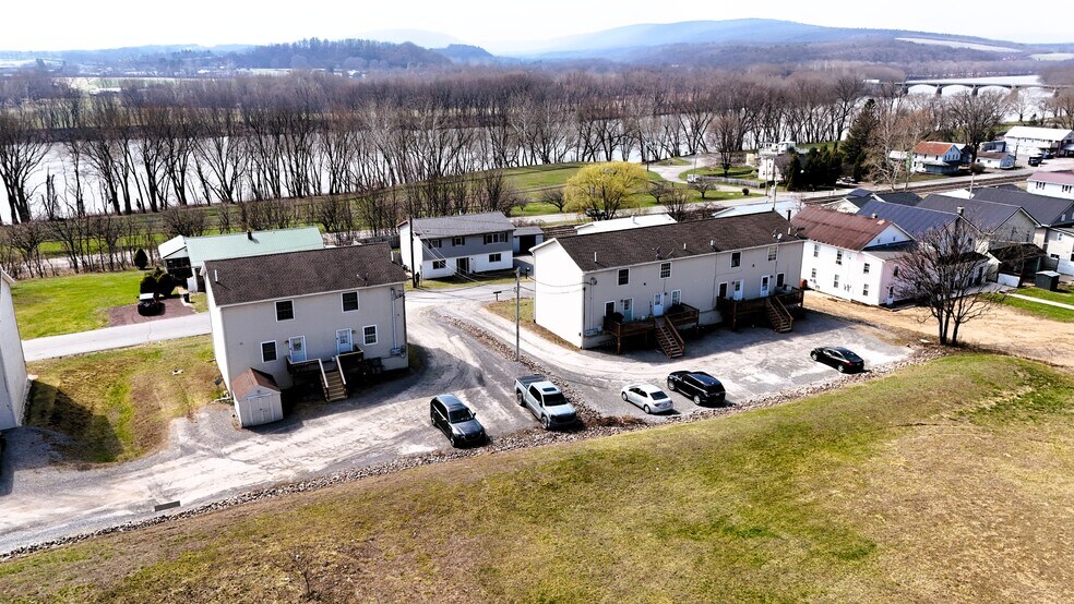 Fully Occupied Multi-Unit Property portefeuille de 2 propriétés à vendre sur LoopNet.ca - Photo du bâtiment - Image 2 de 36