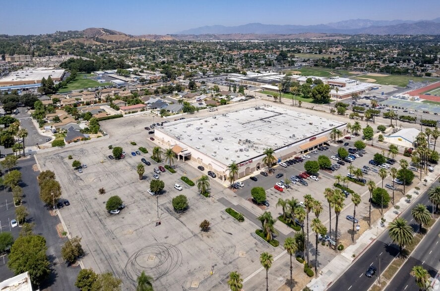 2001 S Garey Ave, Pomona, CA for lease - Building Photo - Image 1 of 1