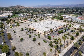 Plus de détails pour 2001 S Garey Ave, Pomona, CA - Commerce de détail à louer