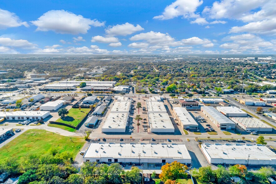 930-940 N Belt Line Rd, Irving, TX à louer - Photo du bâtiment - Image 2 de 9