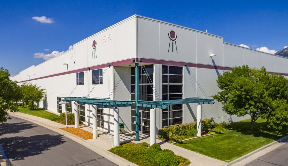955 W White Dr, Ogden, UT à louer - Photo du bâtiment - Image 2 de 2