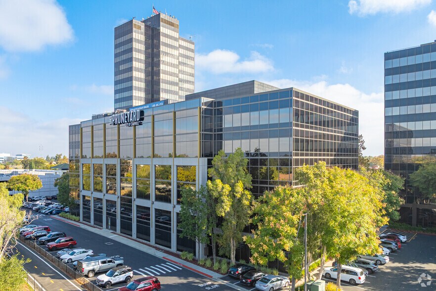 1901 S Bascom Ave, Campbell, CA à louer - Photo du bâtiment - Image 3 de 27