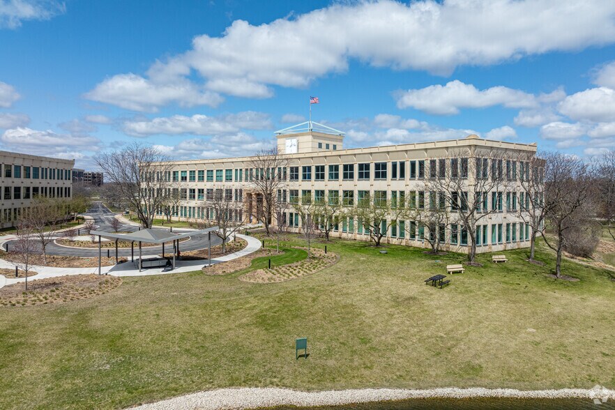 100 N Field Dr, Lake Forest, IL for sale - Primary Photo - Image 1 of 41