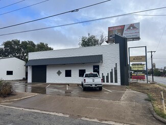 Plus de détails pour 424 W Henderson St, Cleburne, TX - Bureau/Commerce de détail, Vente au détail à louer