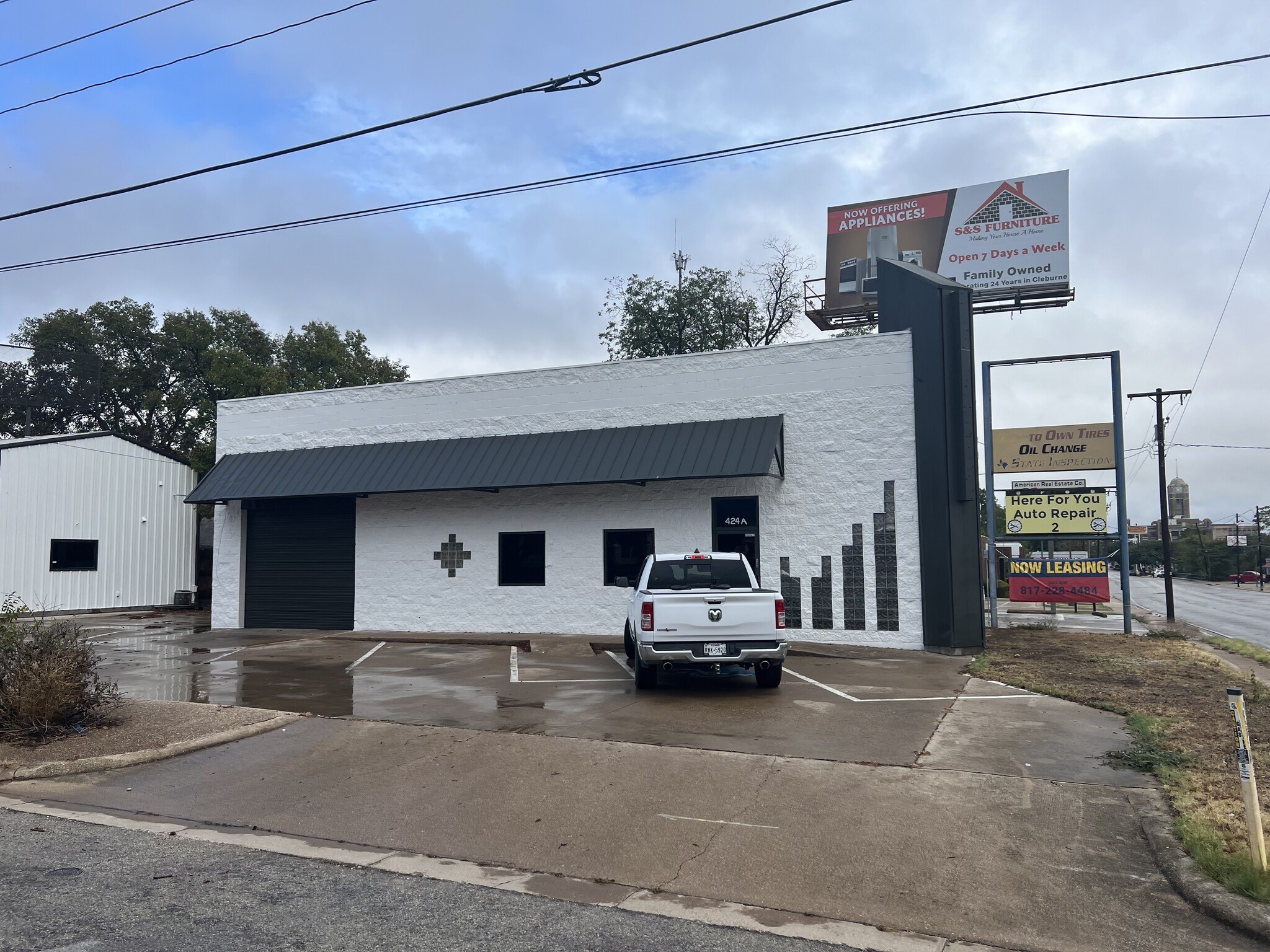 424 W Henderson St, Cleburne, TX for lease Primary Photo- Image 1 of 19
