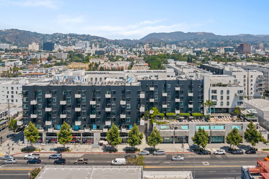6677 W Santa Monica Blvd, Los Angeles, CA à louer - Photo du bâtiment - Image 2 de 3