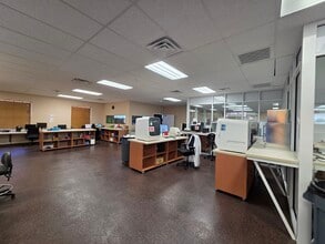 1070-1072 E Brandon Blvd, Brandon, FL for lease Interior Photo- Image 2 of 11