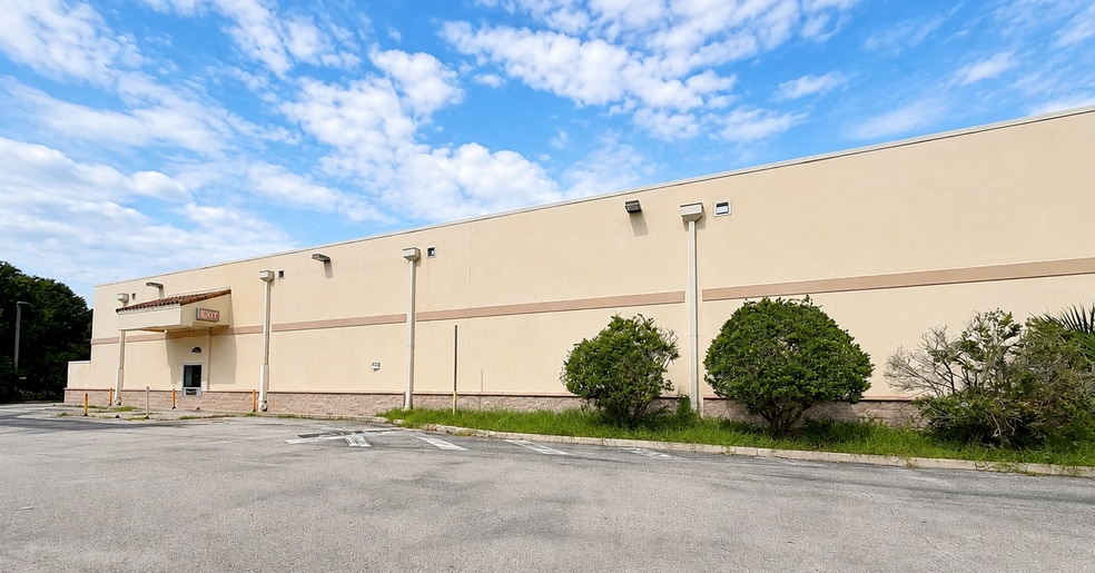 2821 W 25th St, Sanford, FL for lease - Building Photo - Image 2 of 4