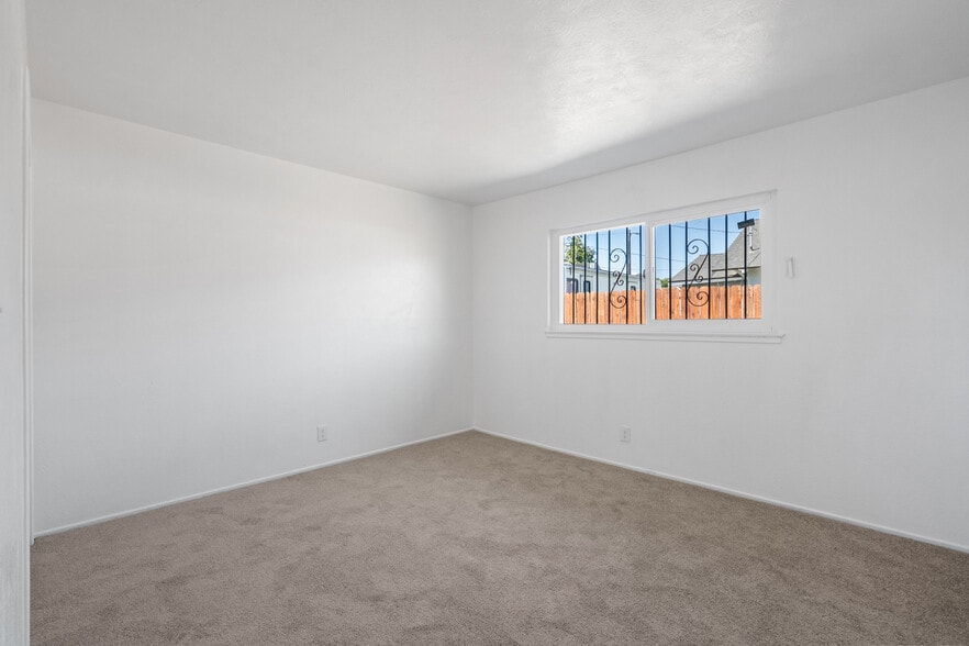 4584 E Tulare Ave, Fresno, CA for lease - Building Photo - Image 2 of 34
