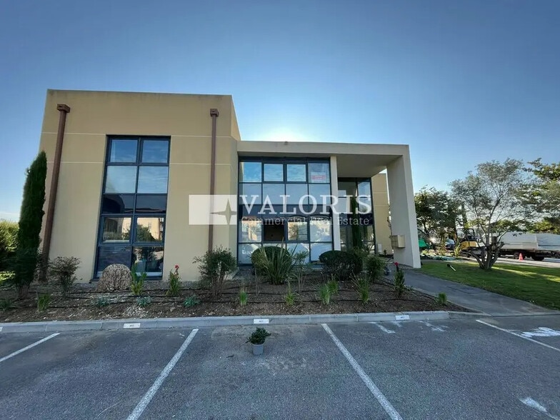 565 Rue René Descartes, Aix-en-Provence for sale - Building Photo - Image 2 of 21