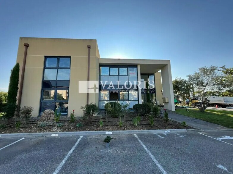 Office in Aix-en-Provence for lease - Building Photo - Image 2 of 23