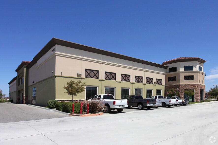 25687 Jefferson Ave, Murrieta, CA à louer - Photo du bâtiment - Image 2 de 8
