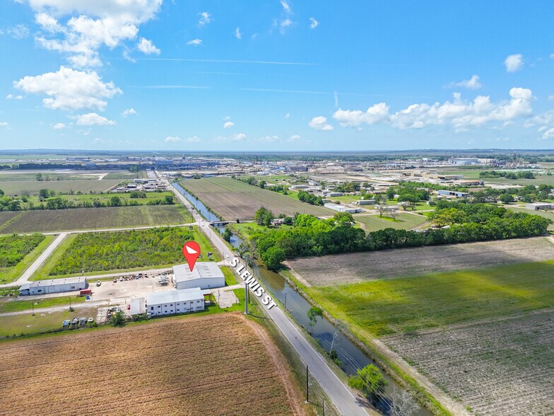 3703 S Lewis St, New Iberia, LA à vendre - Photo du bâtiment - Image 3 de 20