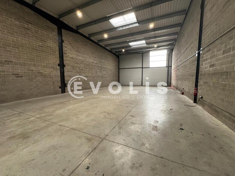 Flex in Saint Michel Sur Orge for lease - Interior Photo - Image 3 of 8