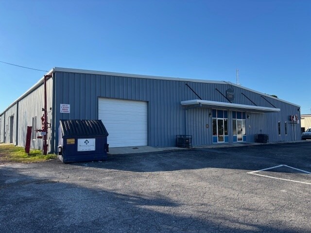 230 Power Ct, Sanford, FL à louer - Photo du bâtiment - Image 3 de 8