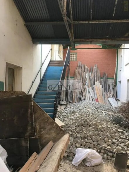 Industrial in Saint-Maurice for sale - Interior Photo - Image 3 of 11