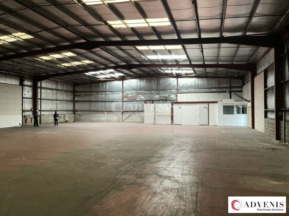 Industrial in Le Haillan for lease Interior Photo- Image 1 of 3