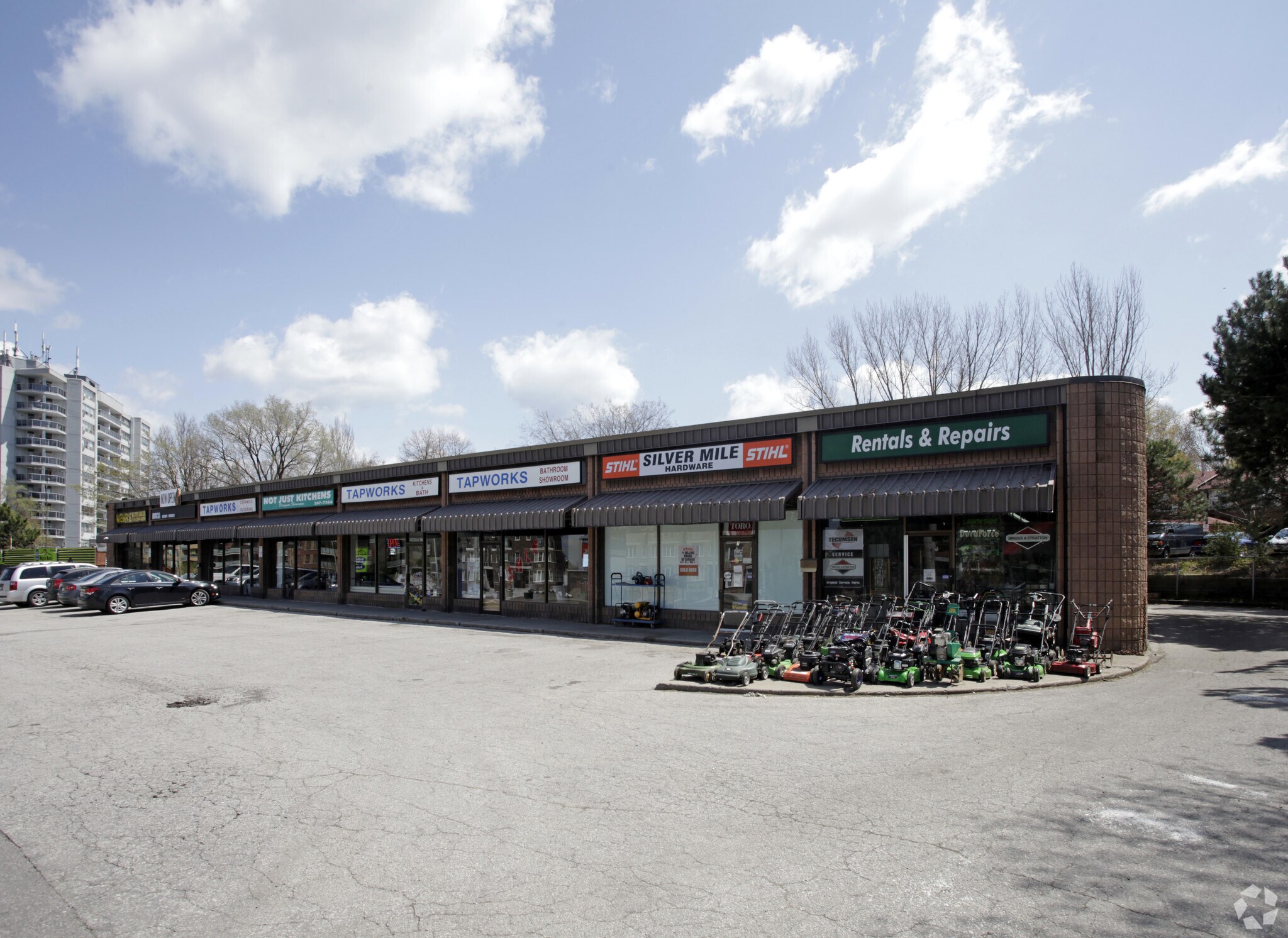 3355 Kingston Rd, Toronto, ON à vendre Photo principale- Image 1 de 1