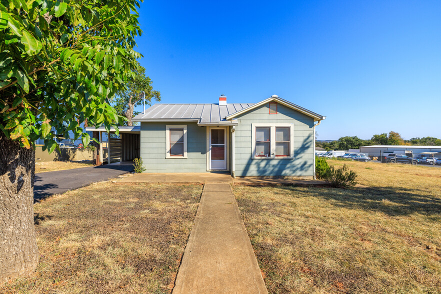 616 W Live Oak St, Fredericksburg, TX for sale - Primary Photo - Image 1 of 20