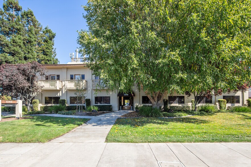 1340 S De Anza Blvd, San Jose, CA à louer - Photo du bâtiment - Image 2 de 9