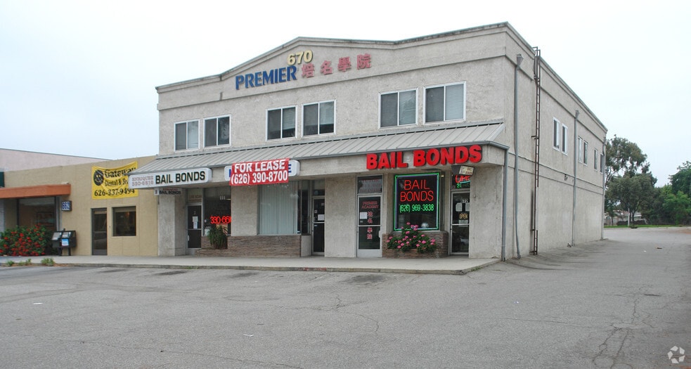 666-670 S Sunset Ave, West Covina, CA à vendre - Photo du bâtiment - Image 3 de 5