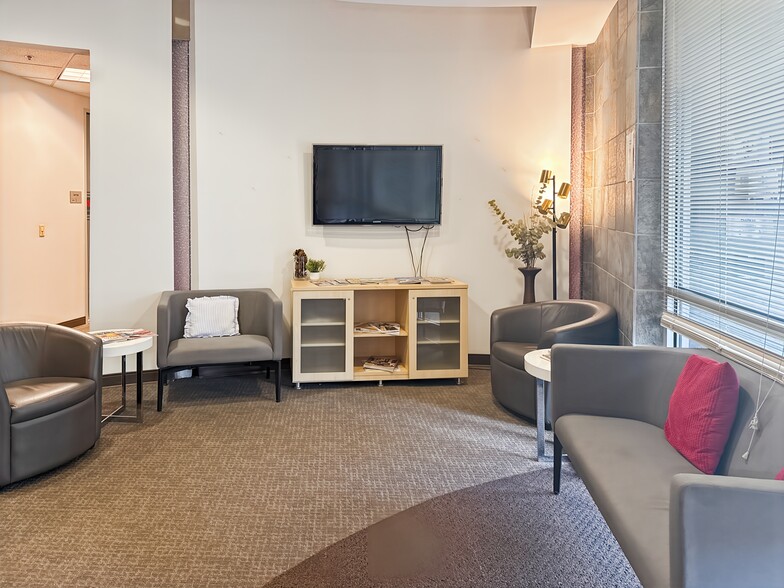 1024 Iron Point Rd, Folsom, CA for lease - Interior Photo - Image 3 of 22