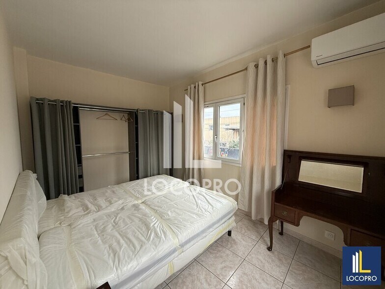 Industrial in Cannes for sale - Building Photo - Image 3 of 12
