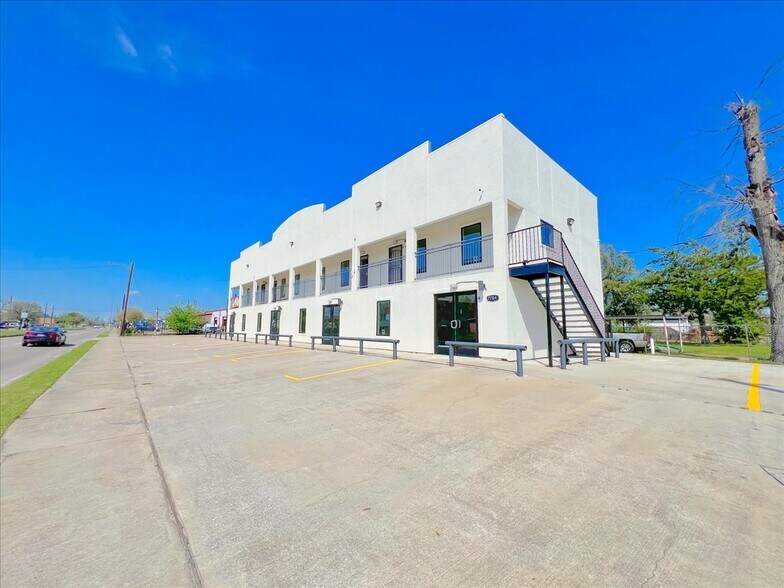 7704 Irvington Blvd, Houston, TX à louer - Photo du bâtiment - Image 3 de 60