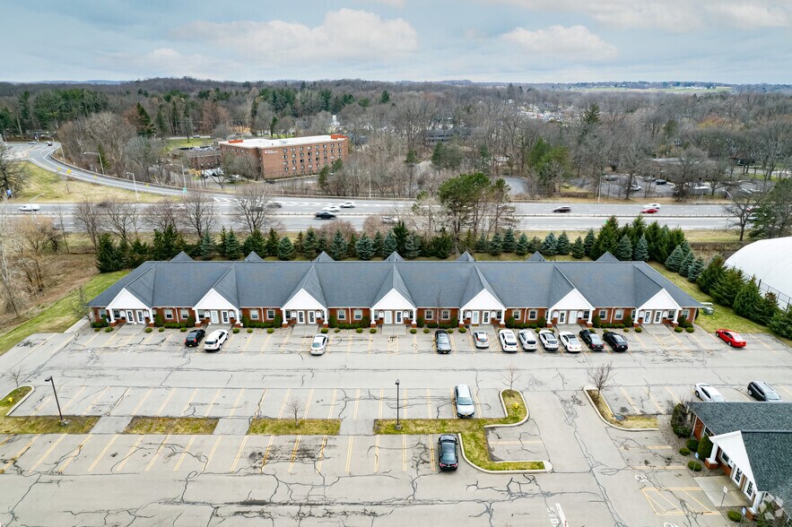 115-151 SULLYS Trl, Pittsford, NY à louer - Photo du bâtiment - Image 3 de 3