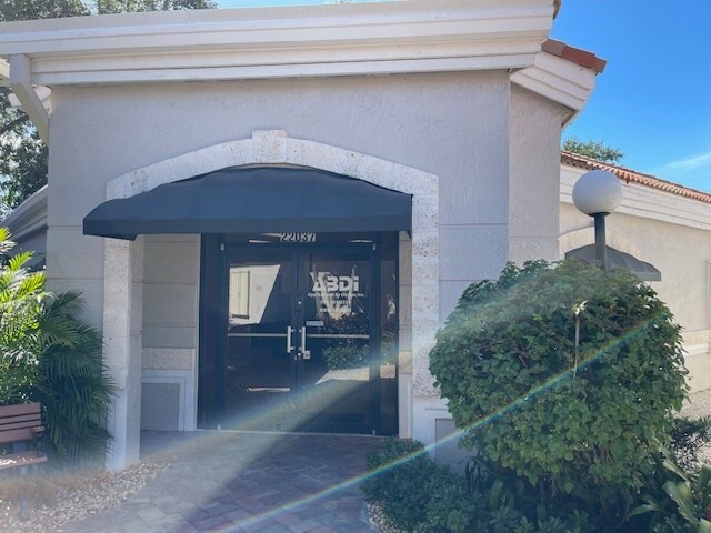 22037 State Rd 7, Boca Raton, FL à louer - Photo du bâtiment - Image 3 de 15