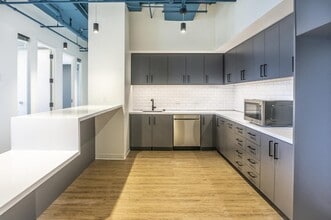 8100 Boone Blvd, Vienna, VA à louer Photo du bâtiment- Image 2 de 3