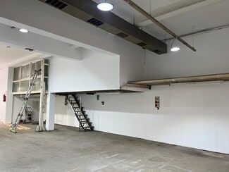 Plus de détails pour Multi-résidentiel à vendre