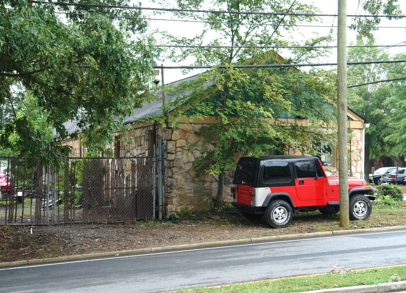 846 Ellis St, Roswell, GA for lease - Building Photo - Image 3 of 5