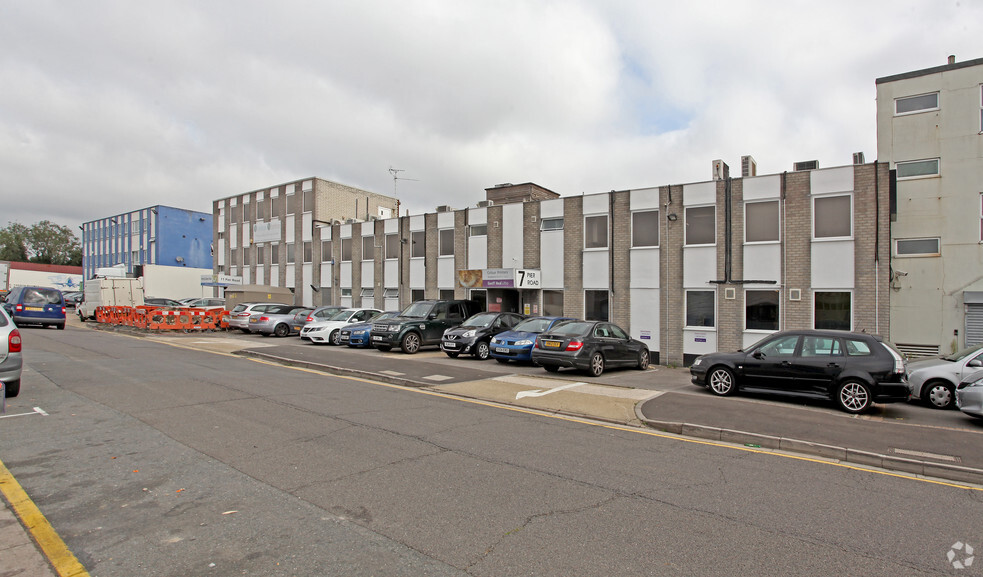 Pier Rd, Feltham for lease - Primary Photo - Image 1 of 6