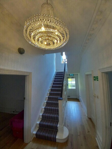 7 North Rd, Maidenhead à louer - Photo du bâtiment - Image 3 de 5