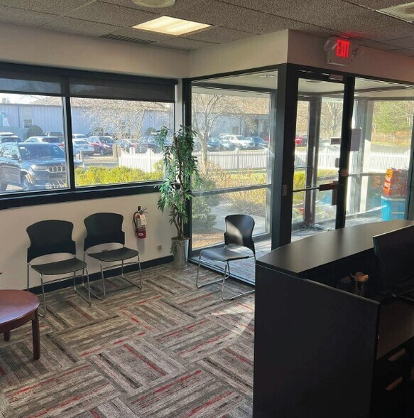 1014 Federal Rd, Brookfield, CT à vendre - Photo intérieure - Image 2 de 5