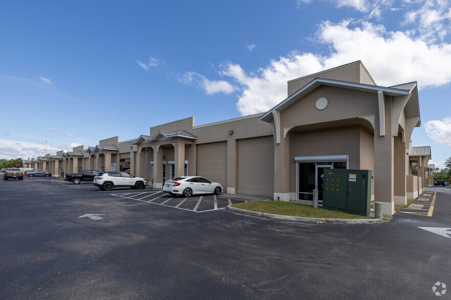 3893 Mannix Dr, Naples, FL à vendre - Photo principale - Image 1 de 4