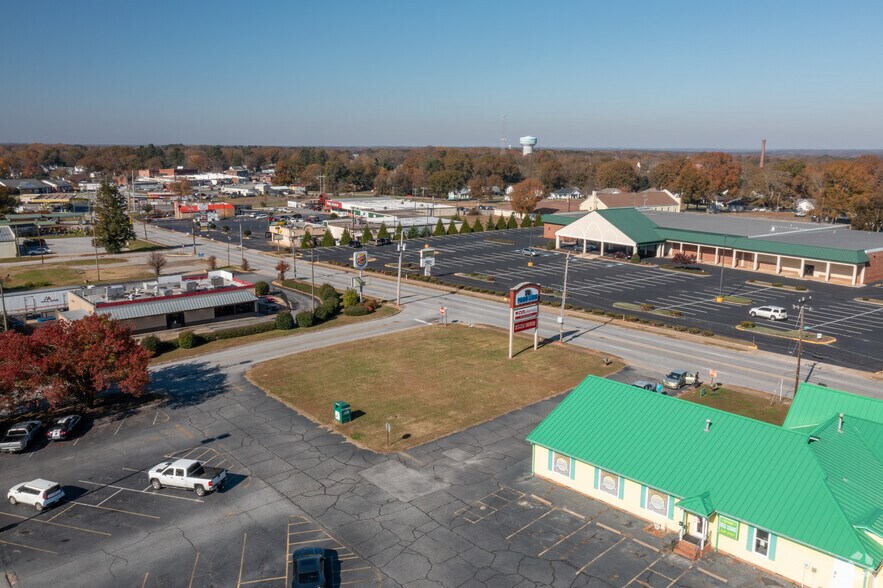 500 E Greer St, Honea Path, SC à louer - Photo du bâtiment - Image 3 de 4
